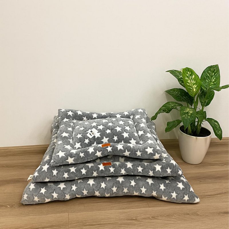 Yommy hondenbed in 3 maten (M,LXL) – grijze sterren en botten design huisdierbed | Zacht, antislip, duurzaam en wasbaar hondenbed voor binnenshuis voor comfortabele rust
