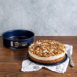 30 cm Kuchenform und 26 cm Springform aus Dr. Oetker Back Liebe Emaille