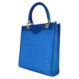 RB1026CH | Bolso de mano vertical para mujer en piel auténtica y paja Made in Italy. Bandolera de piel extraíble y ajustable. Accesorios Oro Pulido - Color Azul Royal - Dimensiones: 24 x 29 x 9 cm