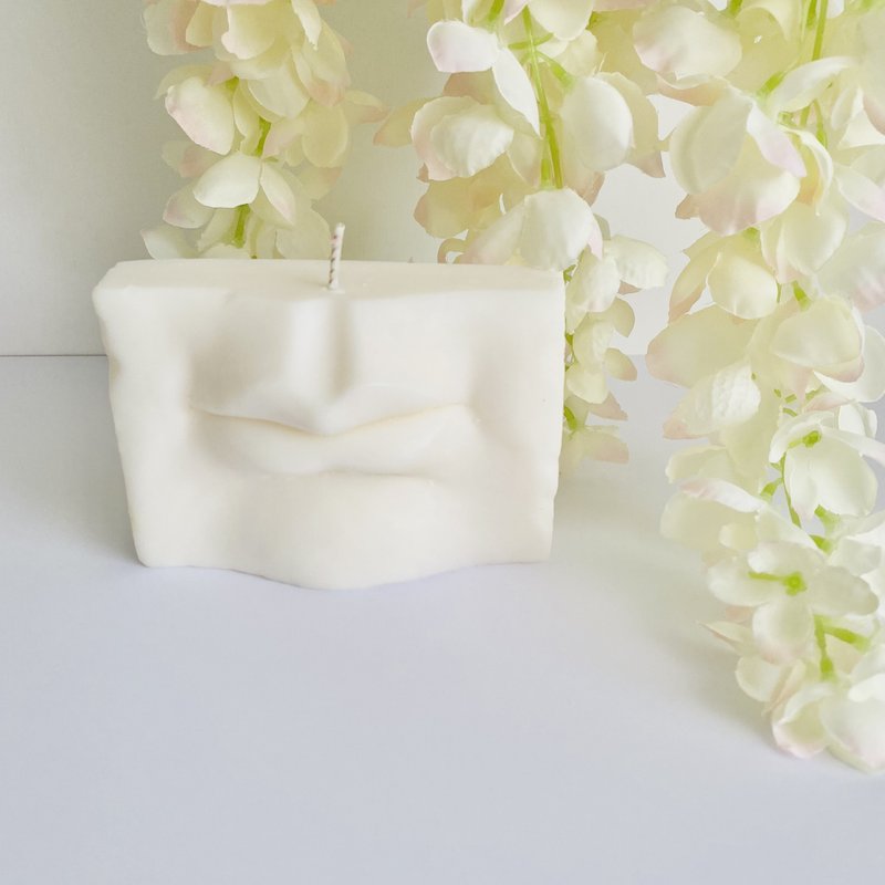 Pout Lips Candle- Cream
