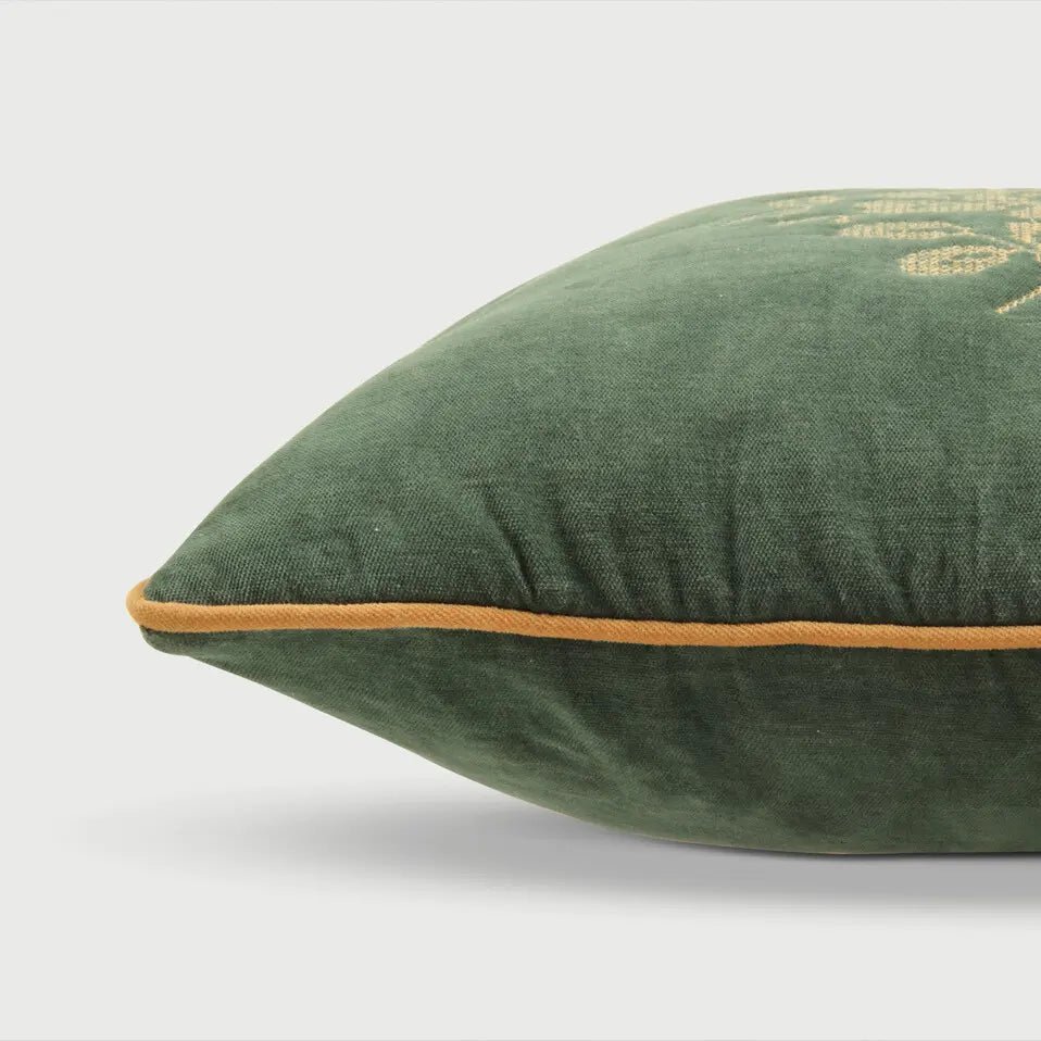 Kussenhoes | Camellia Eucalyptus kruissteekkussenhoes van Sanctuary Living