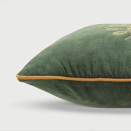 Kussenhoes | Camellia Eucalyptus kruissteekkussenhoes van Sanctuary Living