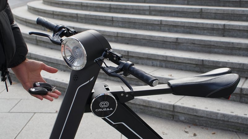Der offizielle exklusive Cruzaa E-Scooter Carbon Black