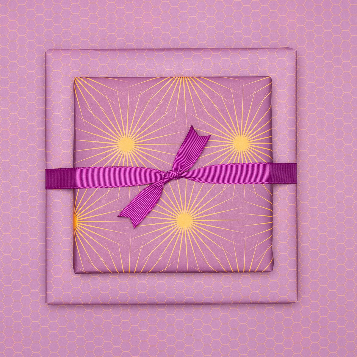 Lila Geschenkpapier mit Sonnensternen, retro Geschenkpapier orange und lila, ideal als Geburtstags- Geschenkpapier Frühling oder Weihnachtsgeschenkpapier