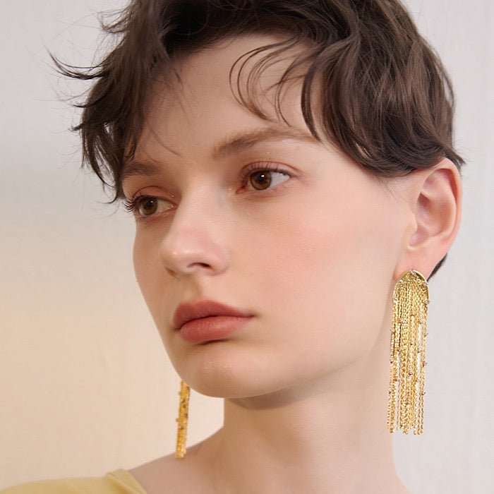 Pendientes largos con borlas brillantes
