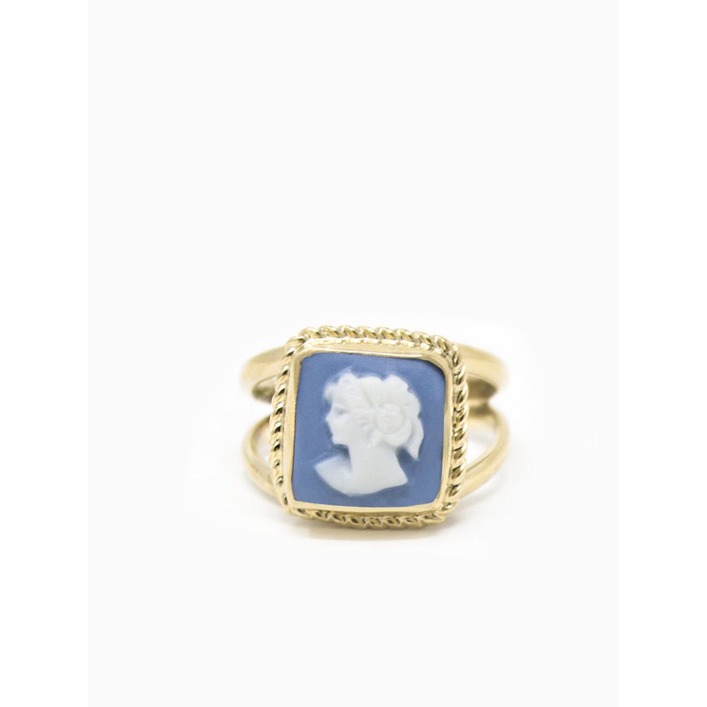 De geliefde hemelblauwe cameo -ring