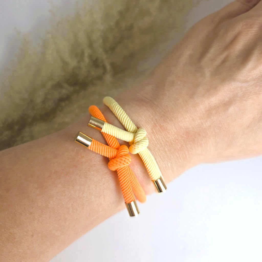 Bracciale elastico per capelli arancione neon