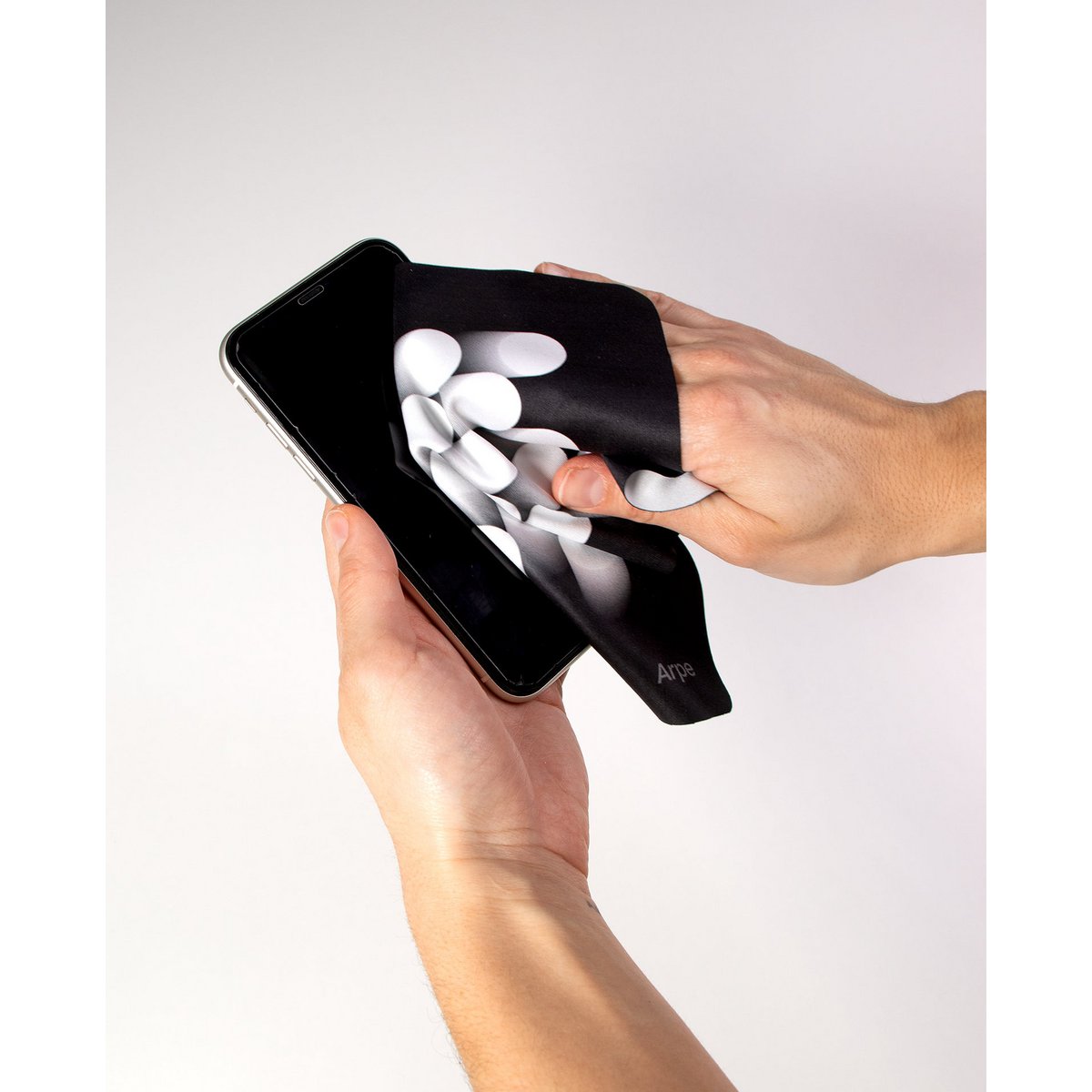 Emballer des chiffons de nettoyage noir et blanc