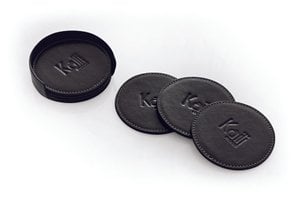 K0007AB | 6-piece coaster set in genuine full-grain leather, smooth. Coaster dimension: ø 9 cm, Coaster holder dimension: ø 9 x 3.0 cm. Packaging: Tnt bag