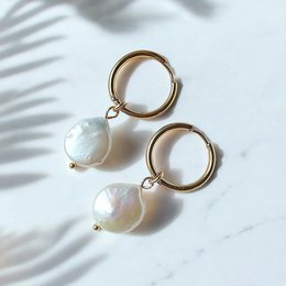 BIANCA HOOPS – Huggie Hoops 2in1 Keshi Goldperlen