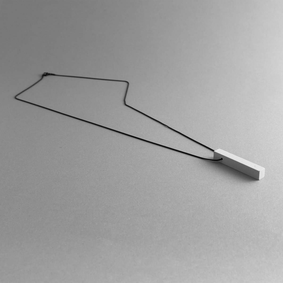MODULOQUATTRO - Collar minimalista contemporáneo