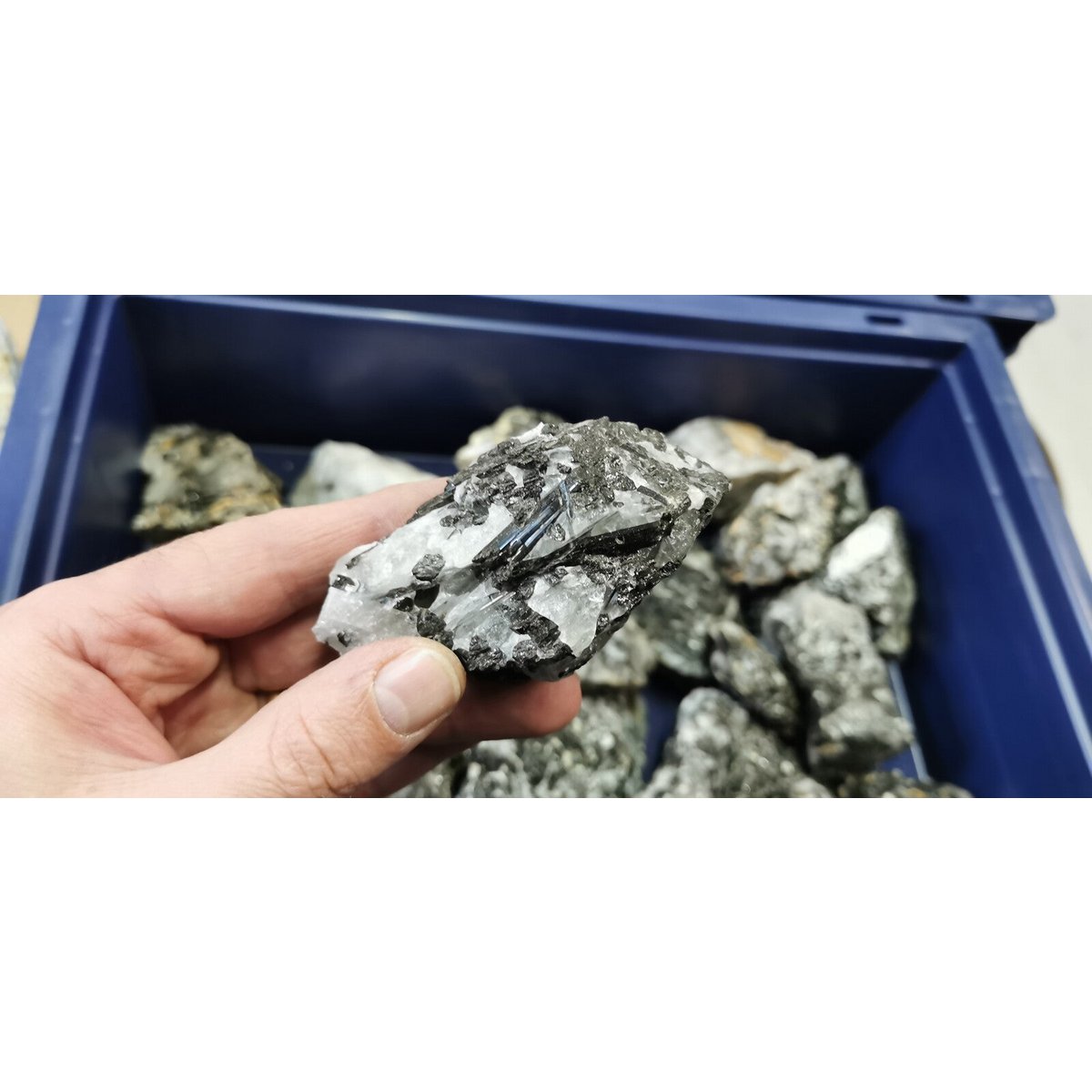 Raw Stones - Black Tourmaline & Quartz (1 kg)