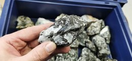 Raw Stones - Black Tourmaline & Quartz (1 kg)
