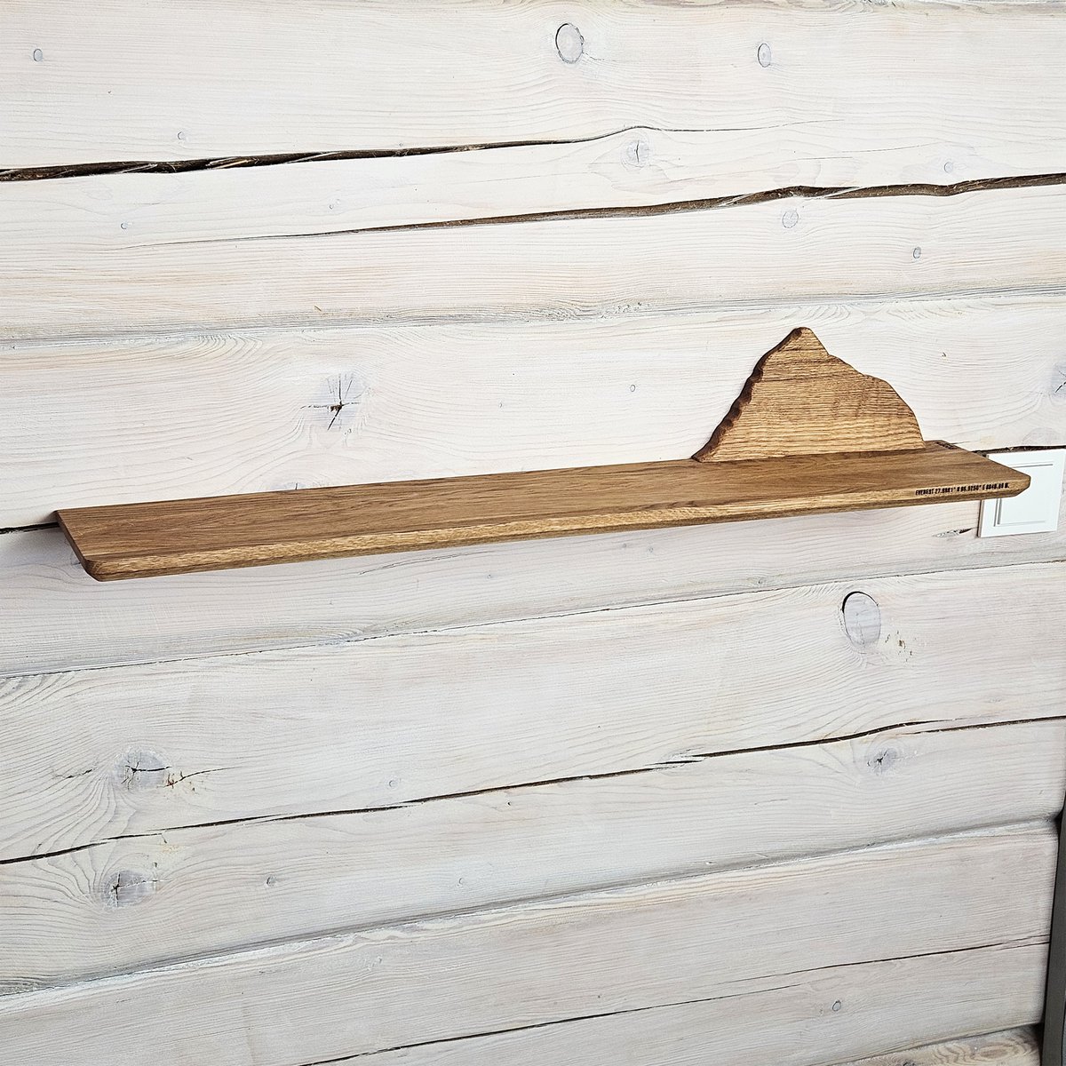Estante de montaña Everest de madera artesanal, una solución de almacenamiento funcional y elegante
