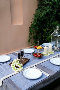Mora Dining Set of a Table Runner and 6 Table Mats