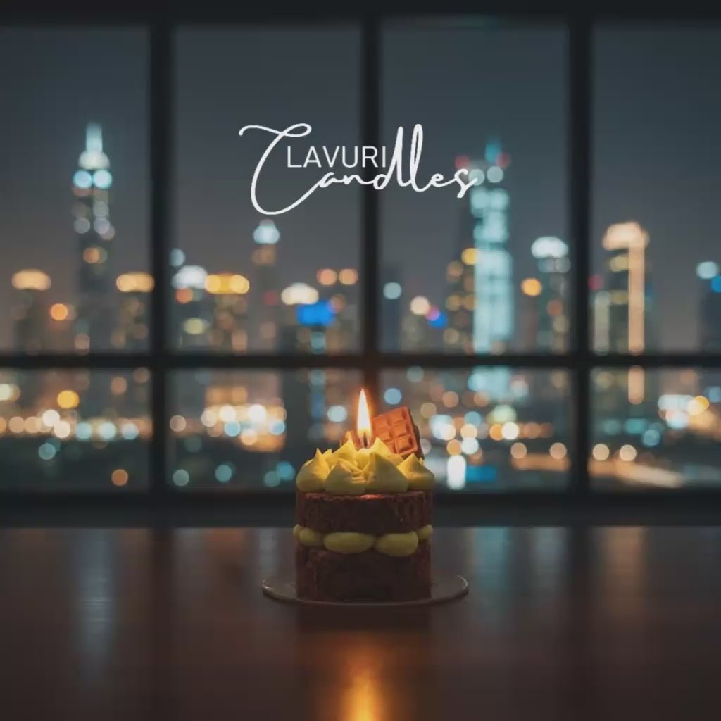 LAVURI DUBAI Chocolate cake candle, 100% handmade scented candle made from soy wax, pistachio cream look on a fluffy cake base