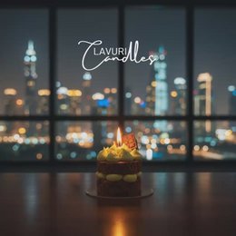 LAVURI DUBAI Chocolate cake candle, 100% handmade scented candle made from soy wax, pistachio cream look on a fluffy cake base