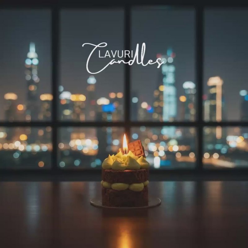 LAVURI DUBAI Chocolate cake candle, 100% handmade scented candle made from soy wax, pistachio cream look on a fluffy cake base