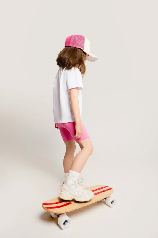 T-shirt in cotone con ricamo a cuore
