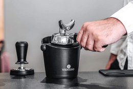 Slå knock-off-boksen af til kaffegrumset