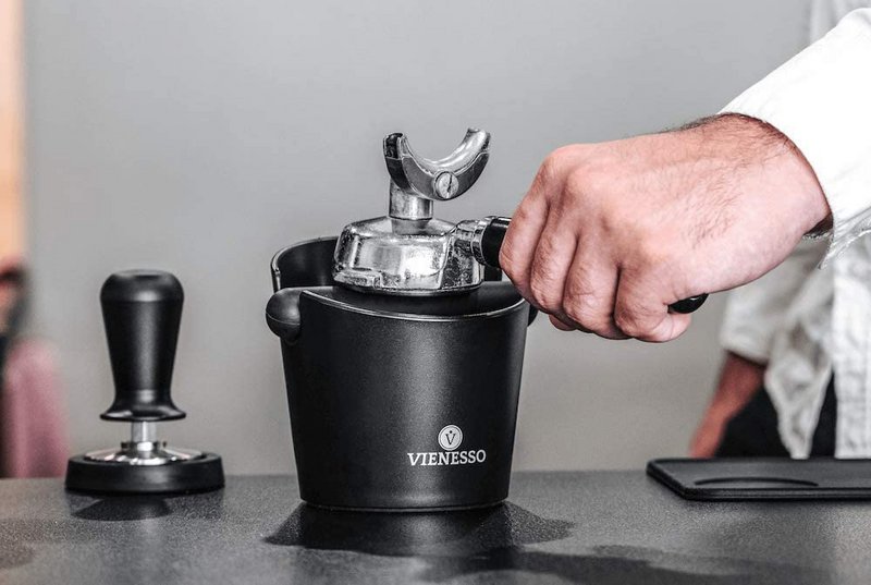 Slå knock-off-boksen af til kaffegrumset