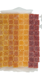 Assortment of 5 fruit-flavored gummy squares, 22 mm in size, sold in a 2 kg bulk package. Includes a variety of yellow and red gummy squares.
