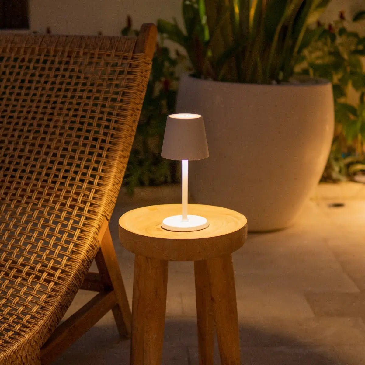 Lampe de table rechargeable James White