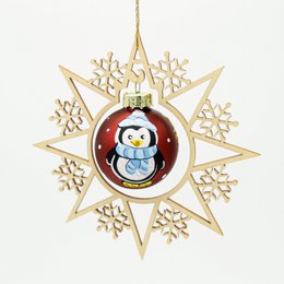 Holzstern mit Weihnachtskugel Pinguin
