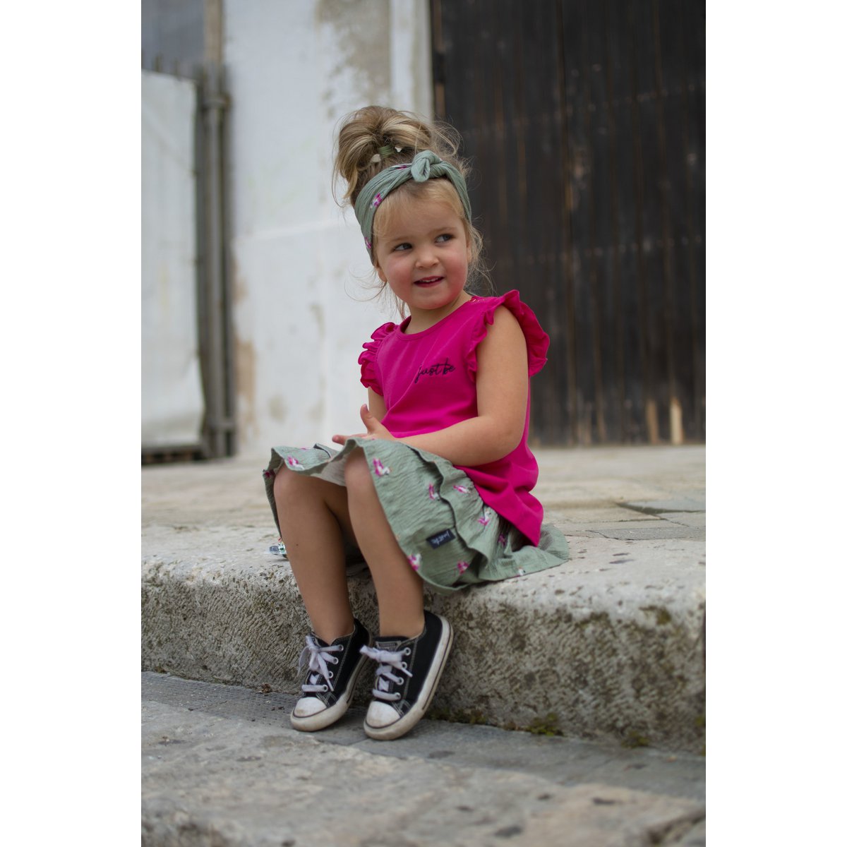 t-shirt ruffle bright pink
