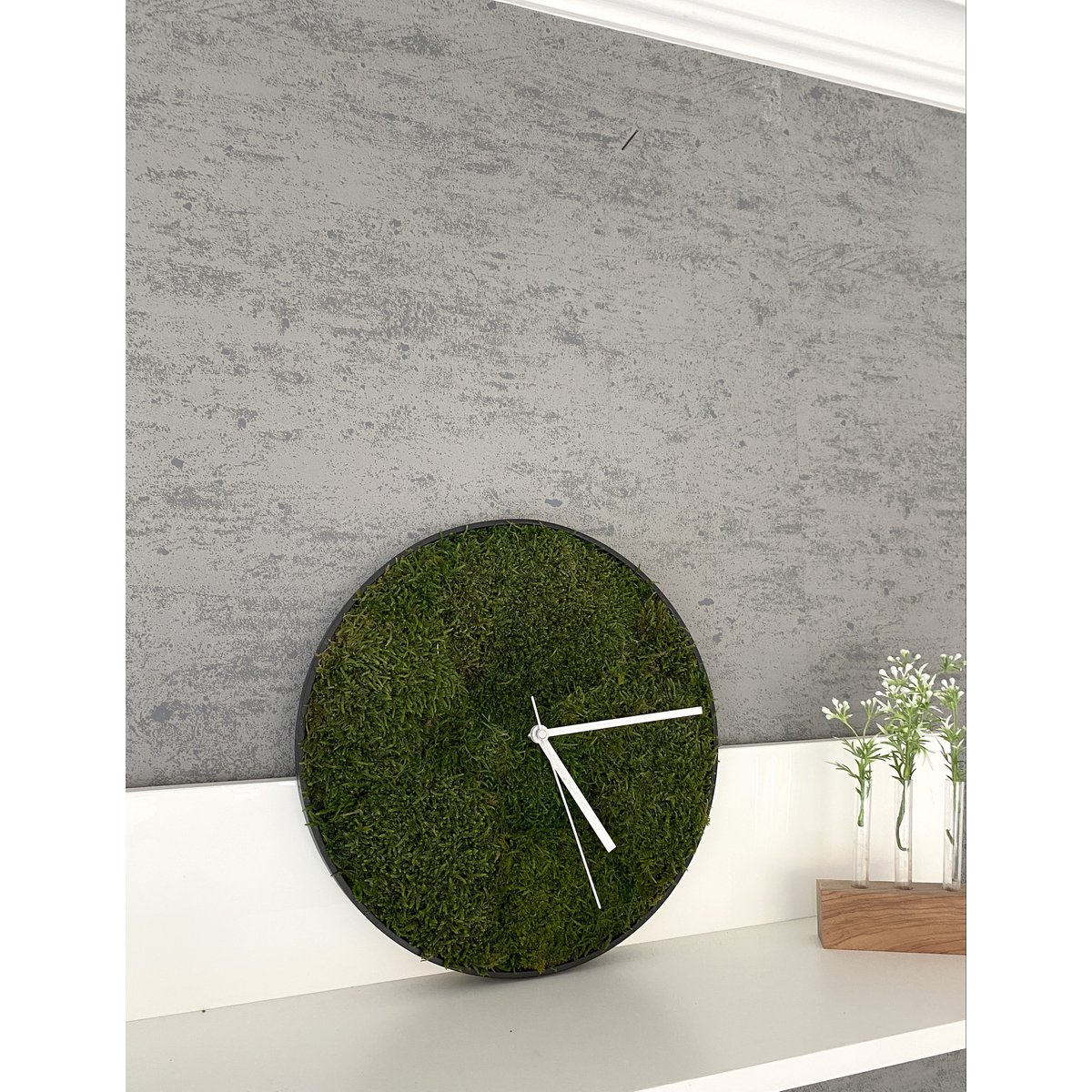 Wall clock flat moss
