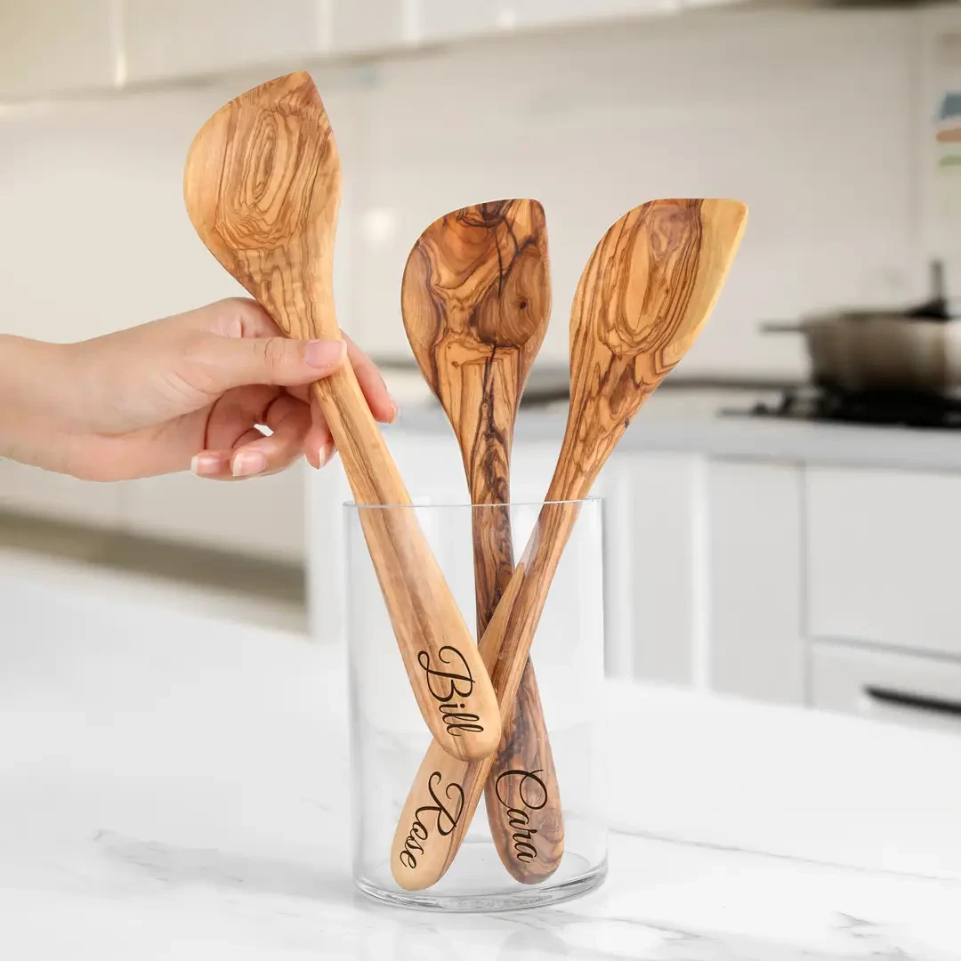 Cuillère d'angle en bois d'olivier fabriquée à la main