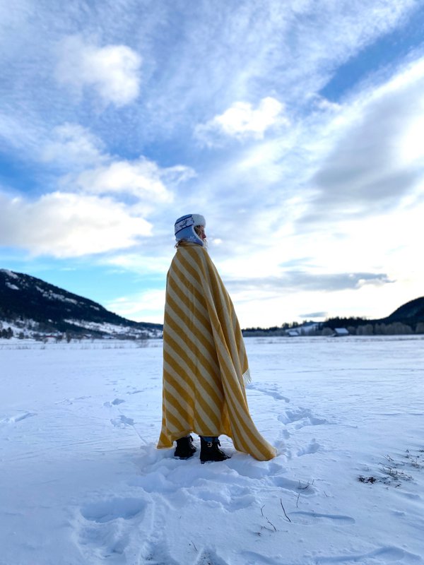 Manta ligera de pura lana noruega en amarillo Filip