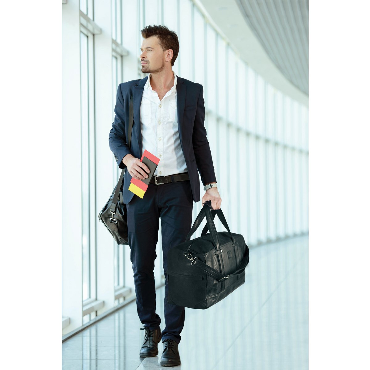 K0024AB | Reisetasche aus Canvas/echtem Leder, vollnarbig, Schwungrad – Farbe Schwarz. Zubehör in Antik-Nickel-Optik, Reißverschluss. Abmessungen: 48 x 31 x 22 cm – Verpackung: TNT-Beutel