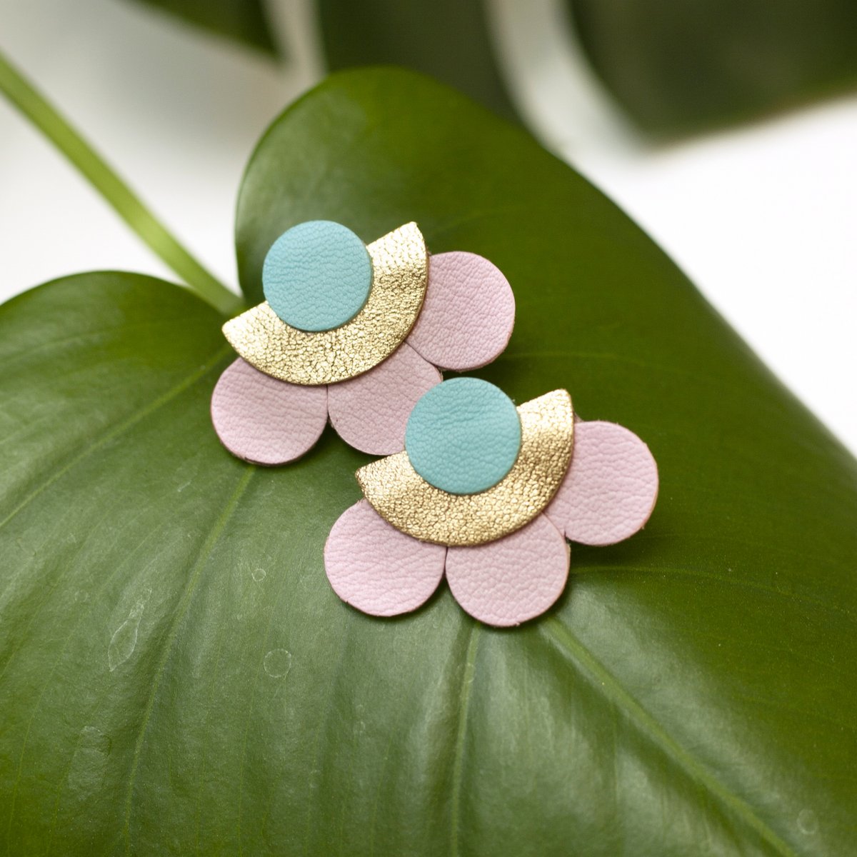 Pendientes grandes Flor - cuero azul con oro rosa