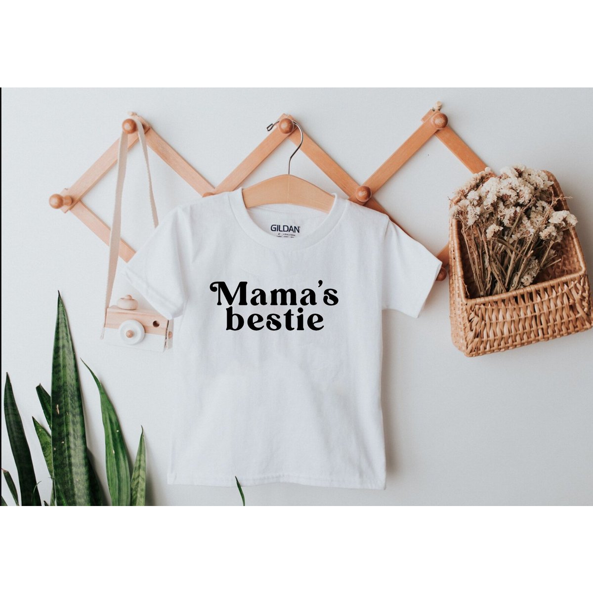 Kids T-shirt • Mama's Bestie