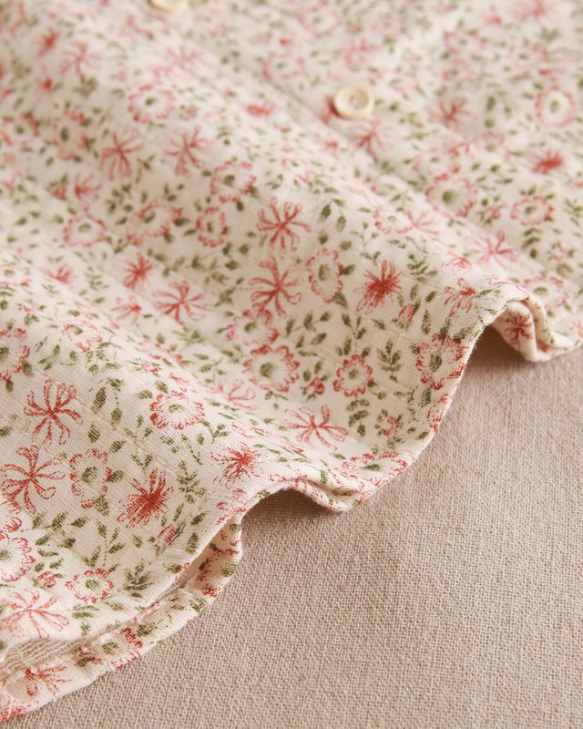 Floral girl's blouse with ruffle collar and elastic cuffs P146-11608085