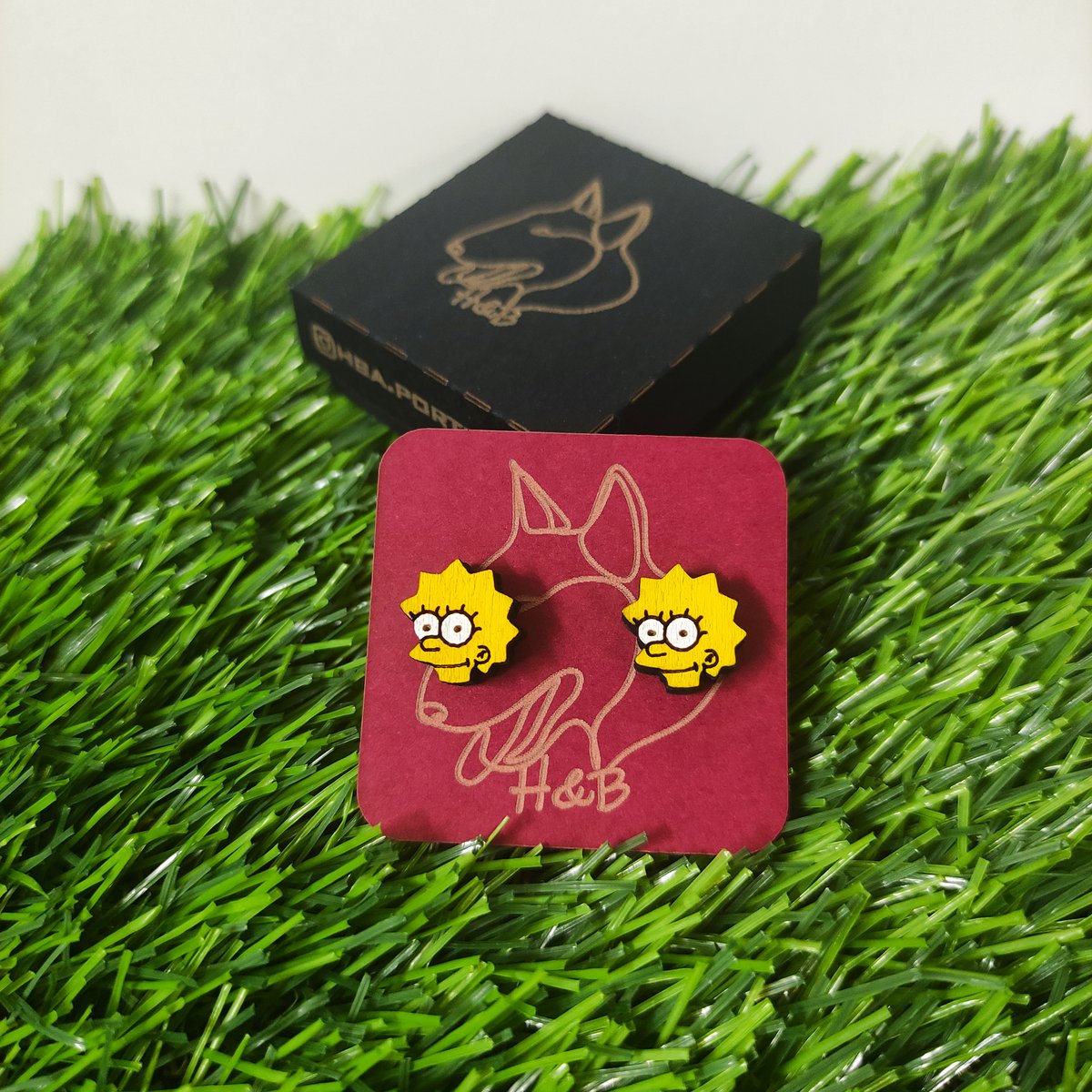 Pendientes de madera de Los Simpson, Lisa, Pendientes de Colores, Regalo para ella, San Valentín, Día de la Madre, Pequeña Joyería Hecha a Mano, Postes de Acero Quirúrgico Hipoalergénico