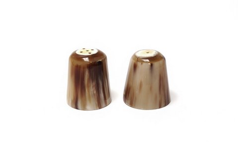 Mini set of salt pepper shaker in marbled horn