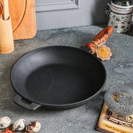 Frying pan cast iron - Ø 24 x 4 cm - cast iron pan for all heat sources - Wooden handle - PFAS Free - Black