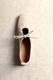 KATY BEIGE – Flache Schuhe aus weichem Leder mit Schnürung vorne