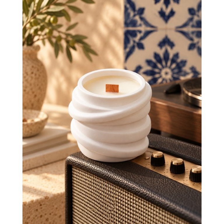 LAVURI TWISTER Candle Vanilla CUP – handgemachte Sojawachskerze