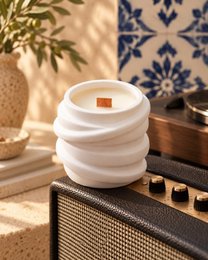 LAVURI TWISTER Candle Vanilla CUP – handgemachte Sojawachskerze