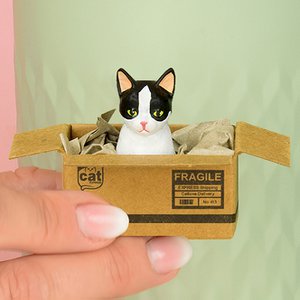 Handgefertigter Katzenmagnet „Schwarz & Weiß“ – Mini-Box mit Neodym-Magnet