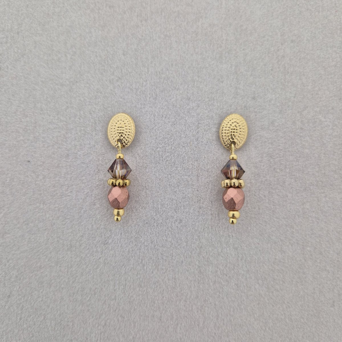 Pendientes con cuentas facetadas marrones