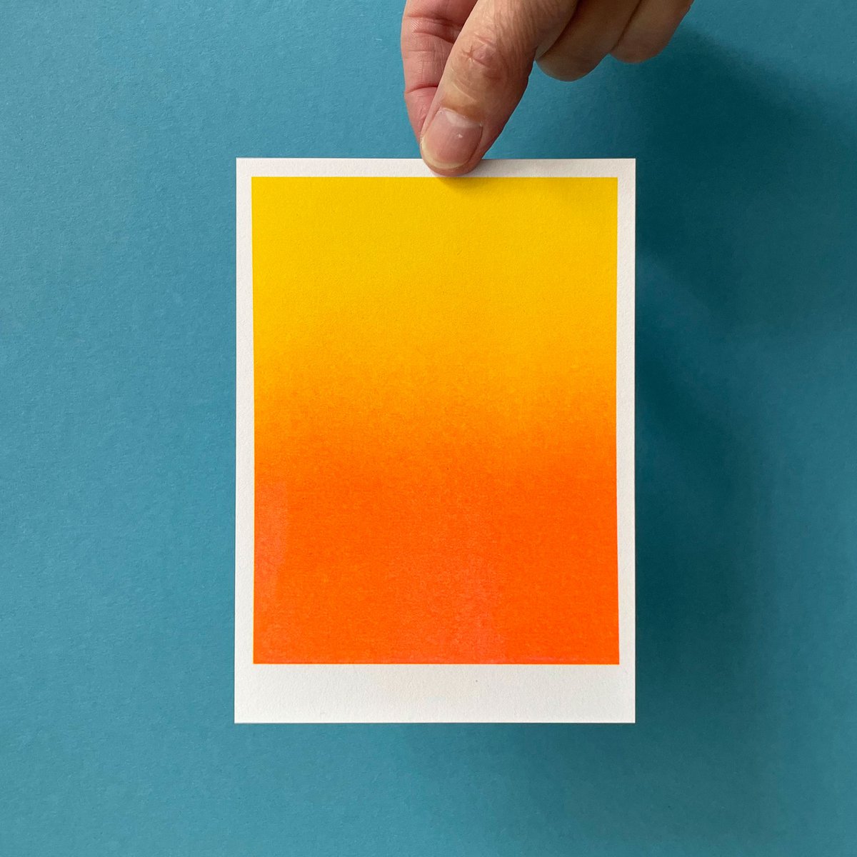 Riso Ansichtkaart Gradiënt Geel/Fluo Oranje, Risografie, DIN A6