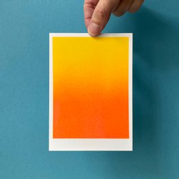 Riso Ansichtkaart Gradiënt Geel/Fluo Oranje, Risografie, DIN A6
