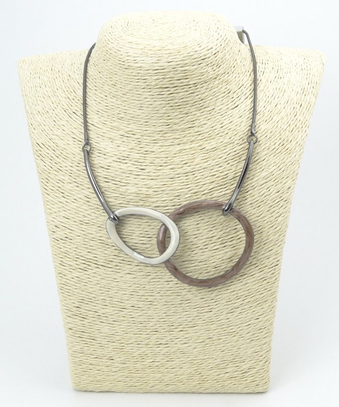 Metal fantasy necklace with hematite plating