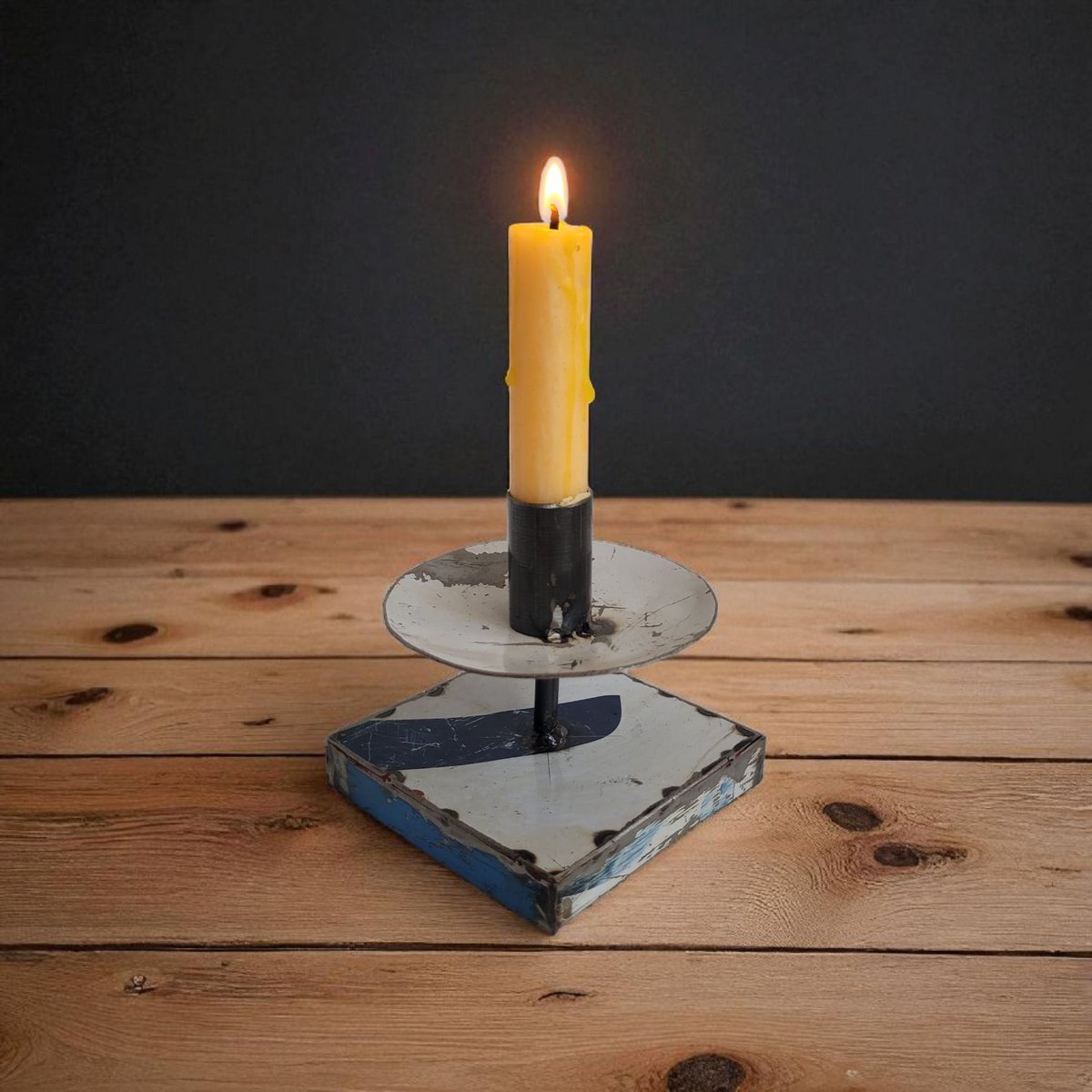 Lysstativ lavet af genanvendte olie tønder upcycling | Lysestager forskellige farver