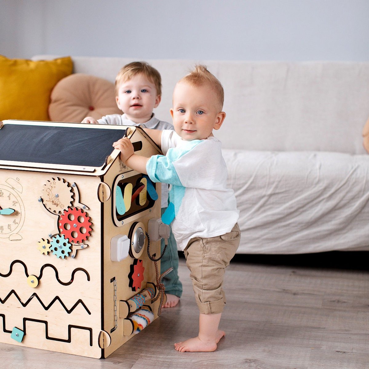 BusyBoard sensory playhouse - Natura
