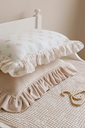 Coussin décoratif en mousseline à volant "Boho Flowers"